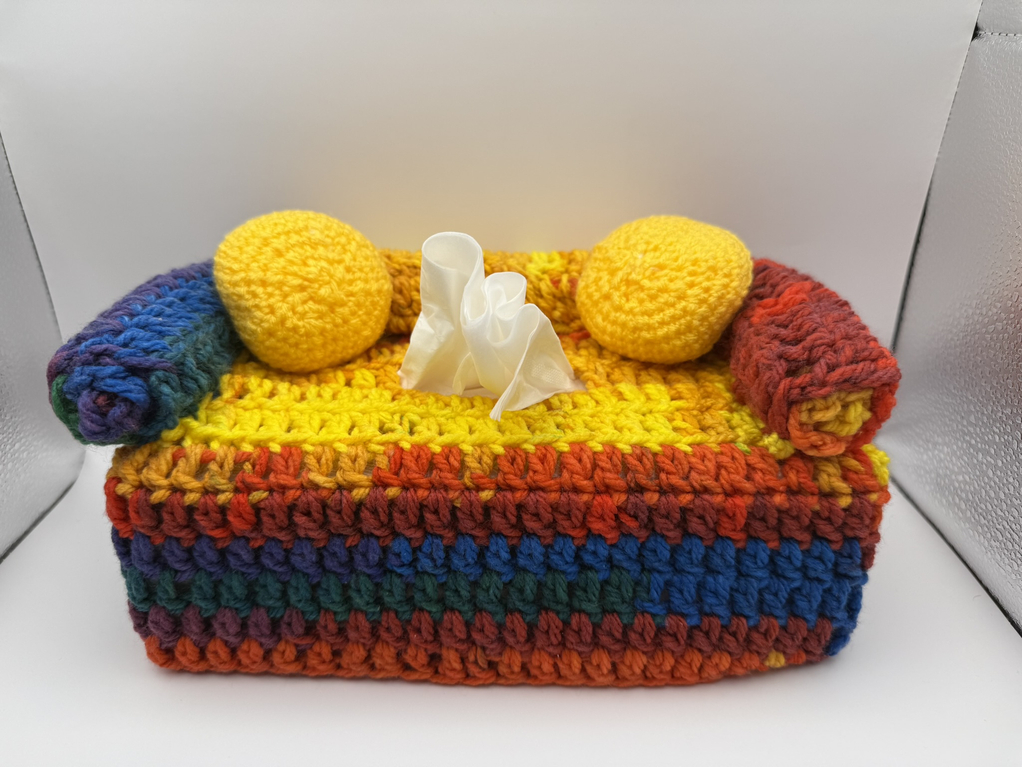Farbenfrohes Taschentuch Sofa